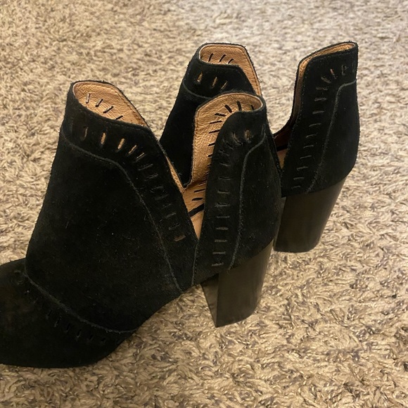 Halogen Black Die Cut Peep Toe Heels - Picture 4 of 6